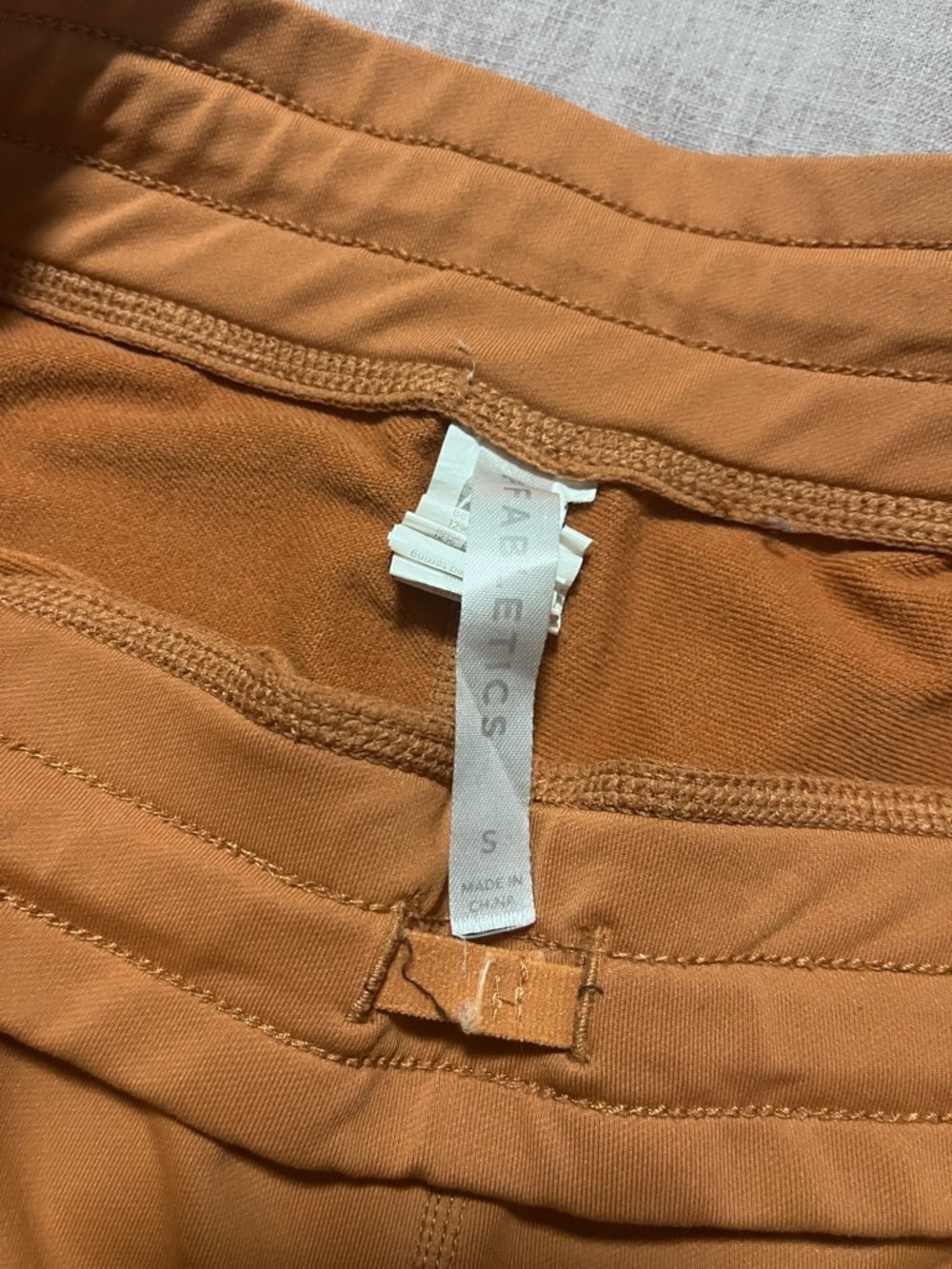 Fabletics High-Waisted Cold Weather Pocket Jogger Women’s Size Small Athletic - Picture 5 of 7